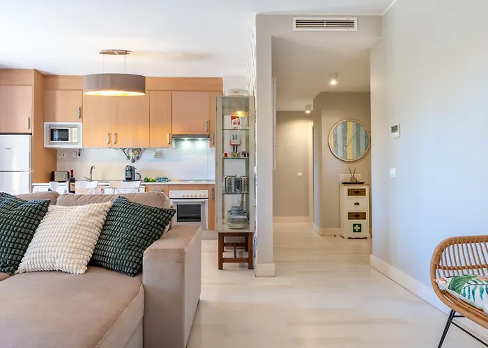 Serene Ocean 1 Bdr With Patio By Lovelystay